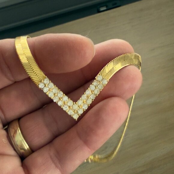Vintage Gold-Tone V-Shaped Herringbone Necklace Rhinestone Accents - Picture 7 of 9